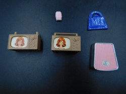 1691 1967 BARBIE FASHION SHINER BLUE OR RED HANDLED VINYL PURSE CHOICE